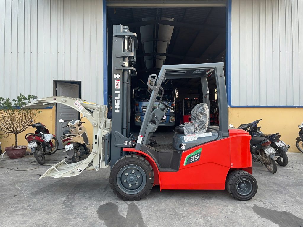 Xe nâng điện 3.5 tấn lắp kẹp giấy